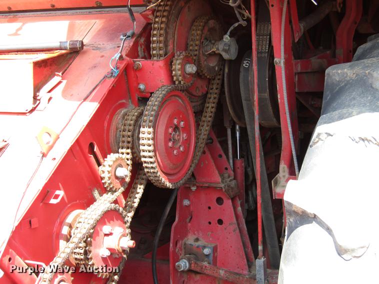 image for item DF7916 1983 Massey-Ferguson 860 combine