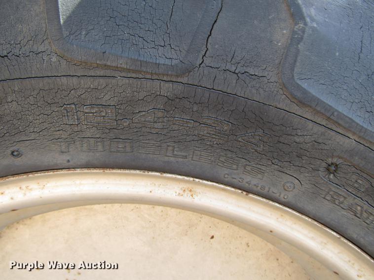 image for item DF7916 1983 Massey-Ferguson 860 combine