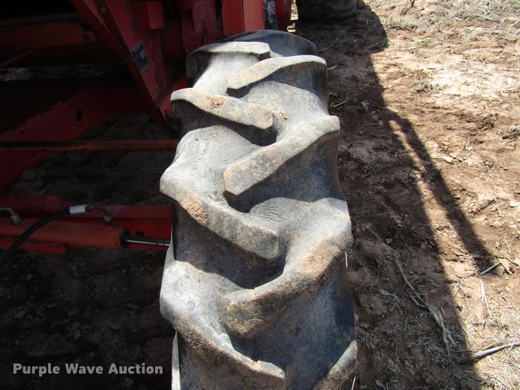 image for item DF7916 1983 Massey-Ferguson 860 combine