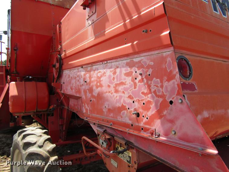 image for item DF7916 1983 Massey-Ferguson 860 combine