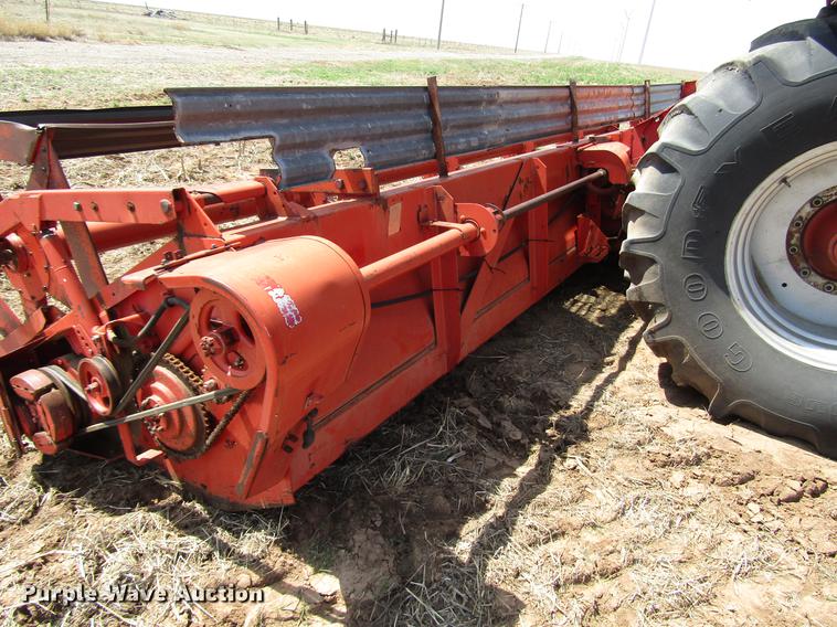 image for item DF7916 1983 Massey-Ferguson 860 combine