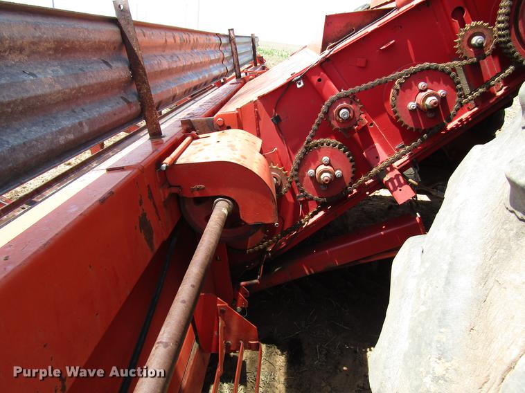 image for item DF7916 1983 Massey-Ferguson 860 combine