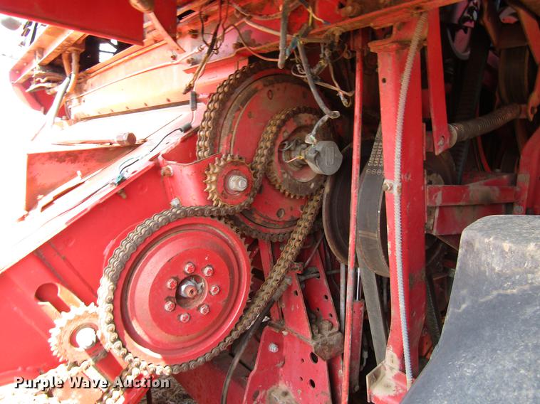 image for item DF7916 1983 Massey-Ferguson 860 combine