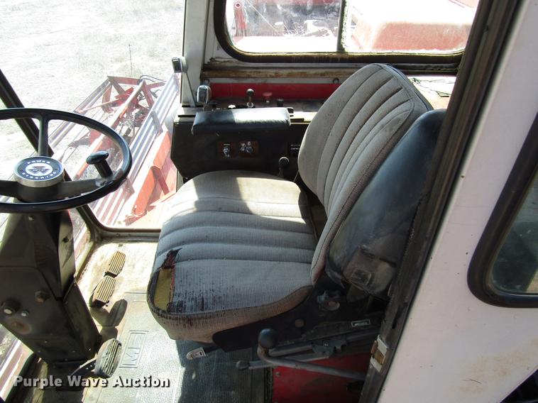 image for item DF7917 1981 Massey-Ferguson 860 combine