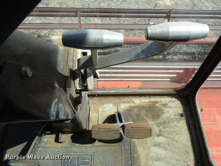 image for item DF7917 1981 Massey-Ferguson 860 combine