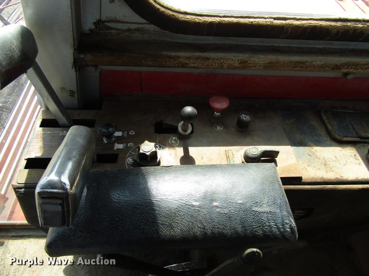 image for item DF7917 1981 Massey-Ferguson 860 combine