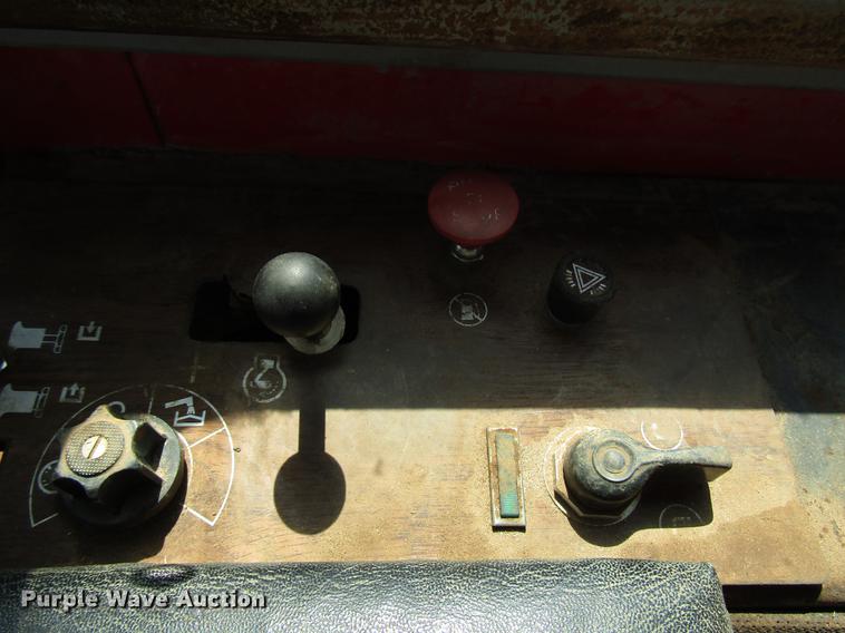 image for item DF7917 1981 Massey-Ferguson 860 combine