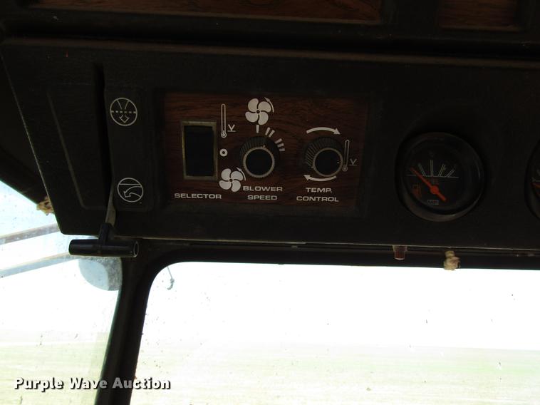 image for item DF7917 1981 Massey-Ferguson 860 combine