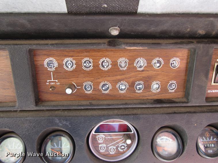 image for item DF7917 1981 Massey-Ferguson 860 combine