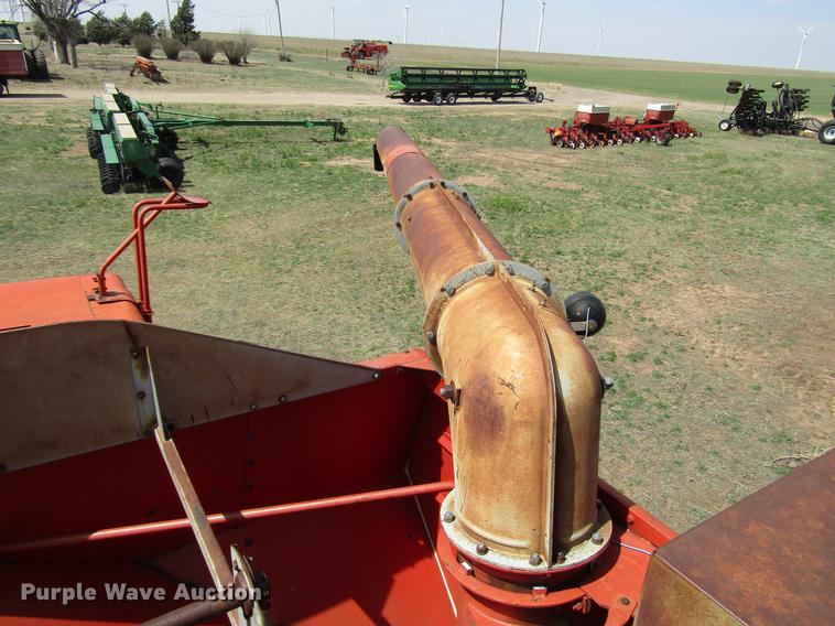 image for item DF7917 1981 Massey-Ferguson 860 combine