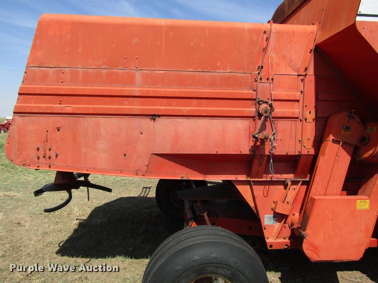 image for item DF7917 1981 Massey-Ferguson 860 combine