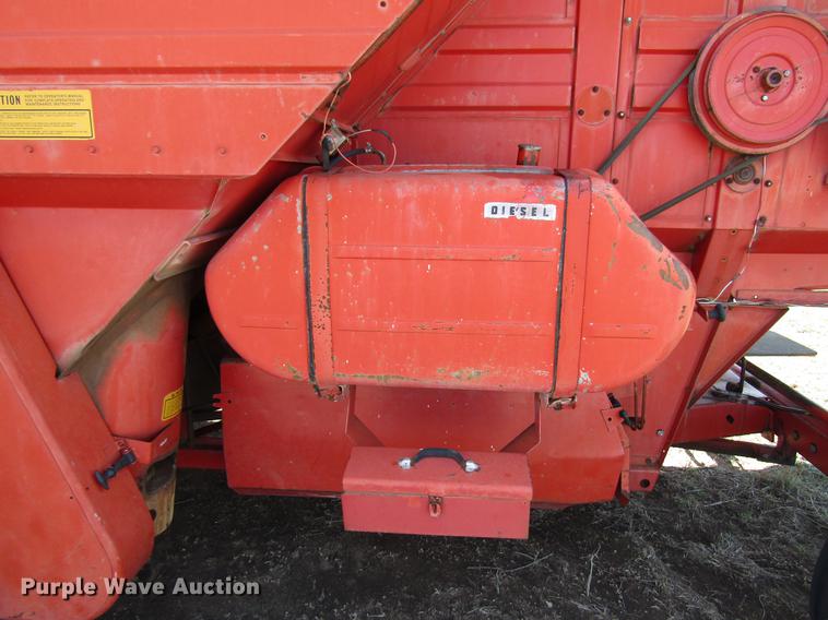 image for item DF7917 1981 Massey-Ferguson 860 combine