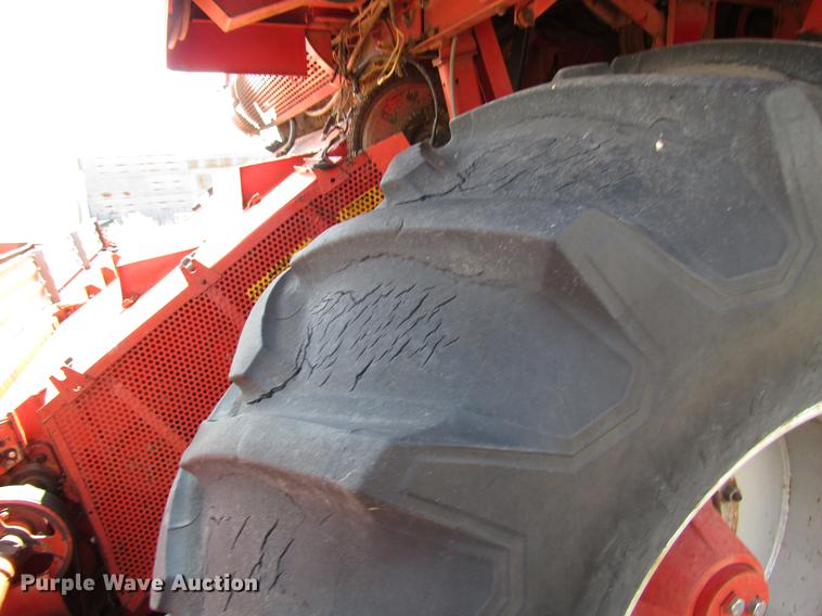 image for item DF7917 1981 Massey-Ferguson 860 combine