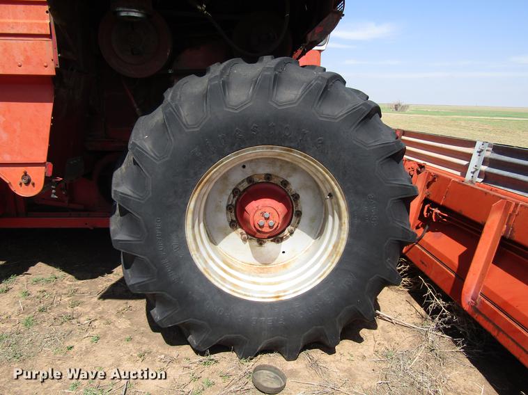 image for item DF7917 1981 Massey-Ferguson 860 combine