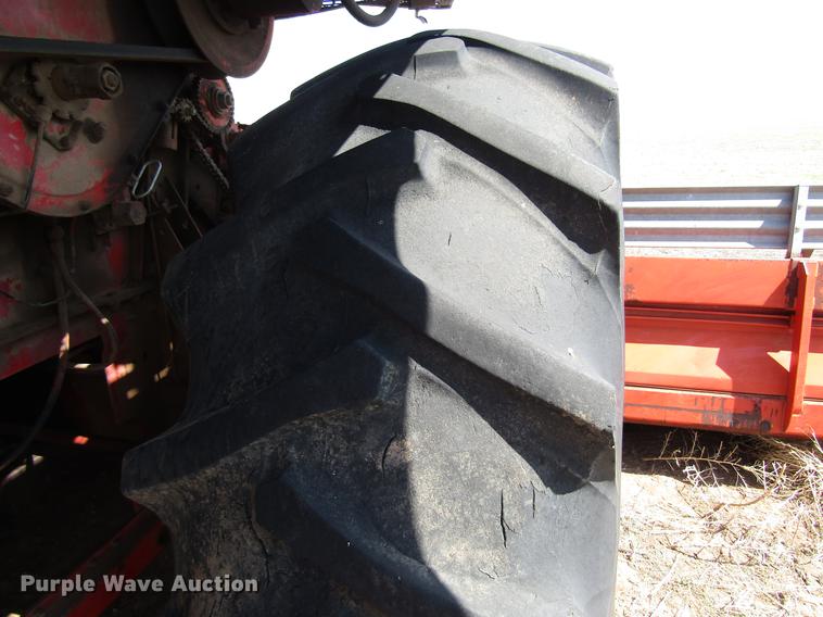 image for item DF7917 1981 Massey-Ferguson 860 combine