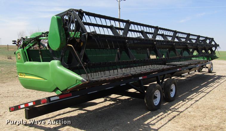 image for item DF7920 2002 John Deere 936D draper head