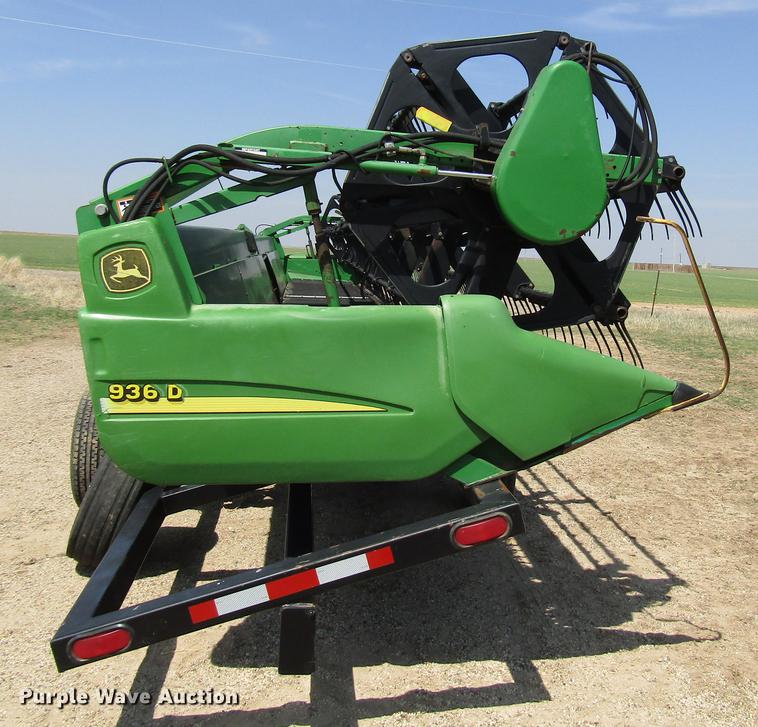image for item DF7920 2002 John Deere 936D draper head
