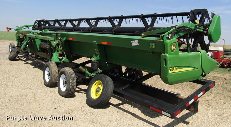 image for item DF7920 2002 John Deere 936D draper head