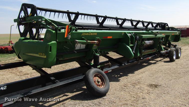 image for item DF7920 2002 John Deere 936D draper head