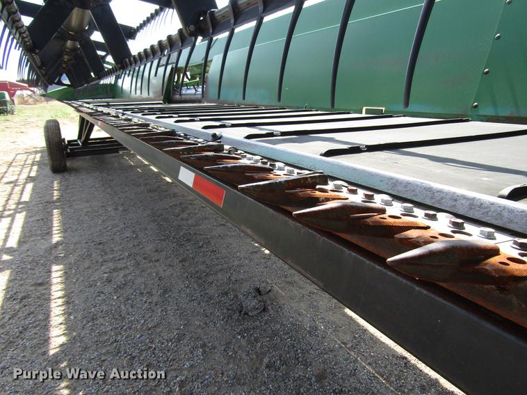 image for item DF7920 2002 John Deere 936D draper head