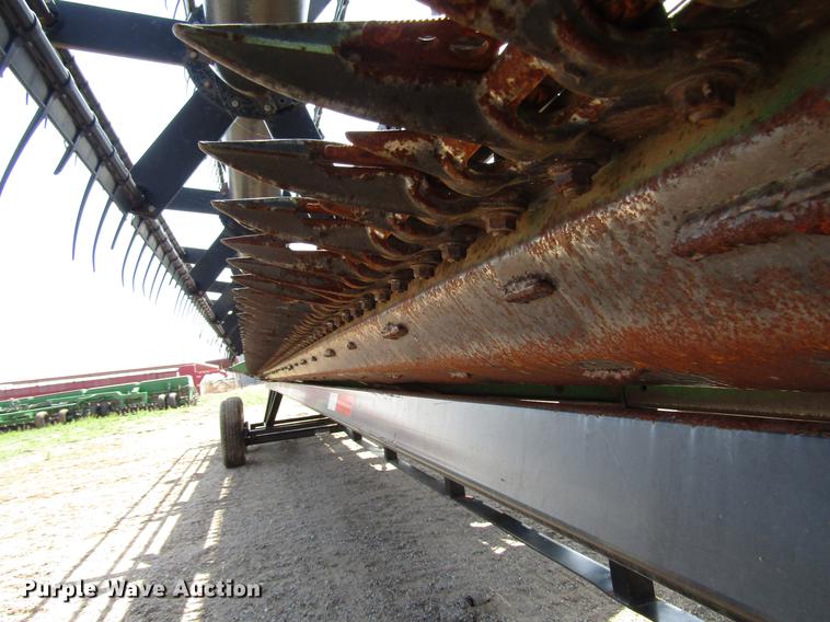 image for item DF7920 2002 John Deere 936D draper head