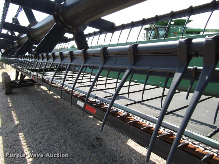 image for item DF7920 2002 John Deere 936D draper head