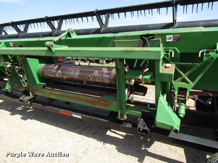 image for item DF7920 2002 John Deere 936D draper head
