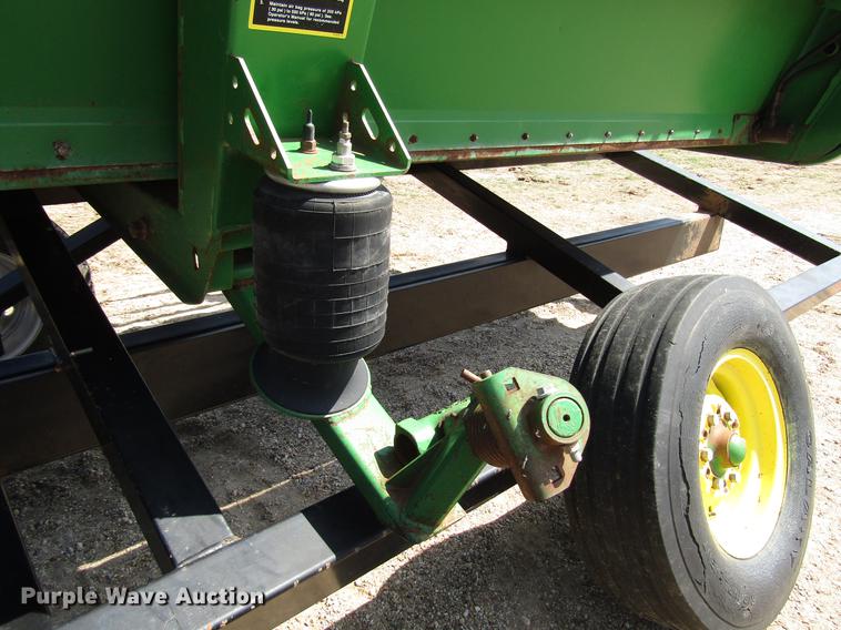 image for item DF7920 2002 John Deere 936D draper head