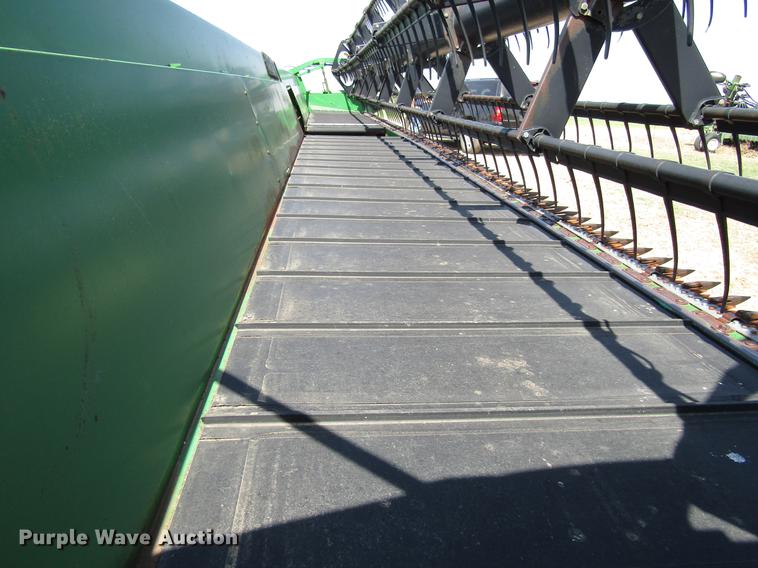 image for item DF7920 2002 John Deere 936D draper head