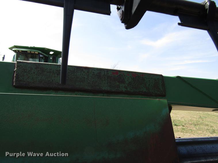 image for item DF7920 2002 John Deere 936D draper head