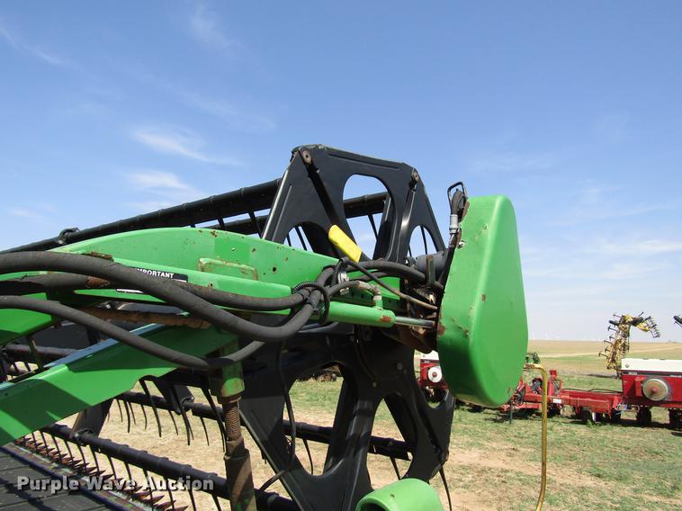 image for item DF7920 2002 John Deere 936D draper head