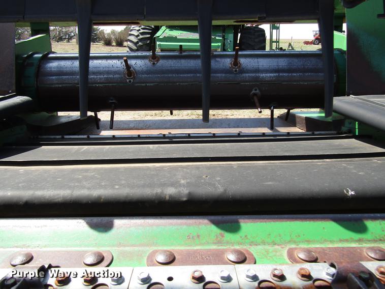image for item DF7920 2002 John Deere 936D draper head
