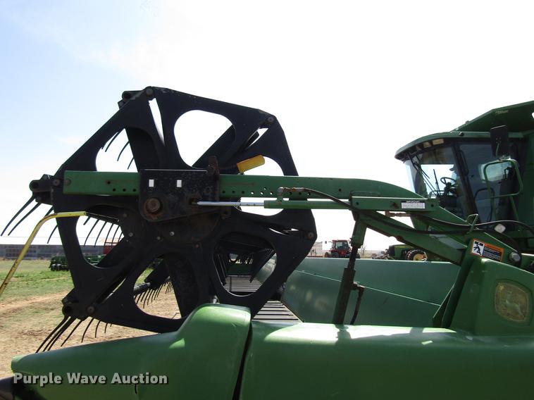 image for item DF7920 2002 John Deere 936D draper head