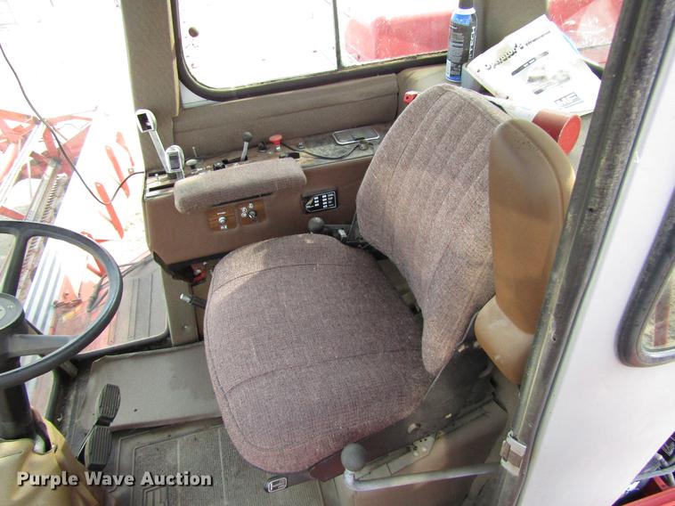 image for item DF7926 1983 Massey-Ferguson 860 combine