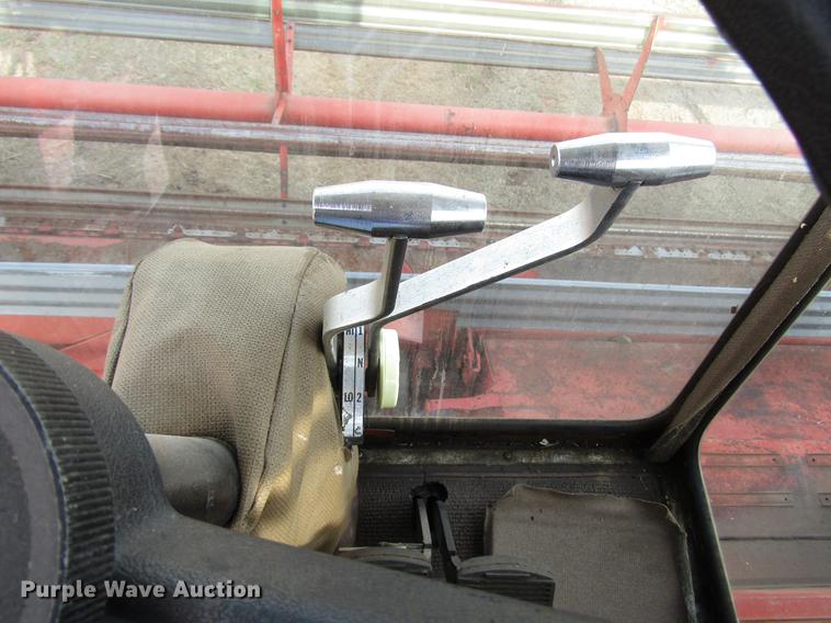 image for item DF7926 1983 Massey-Ferguson 860 combine