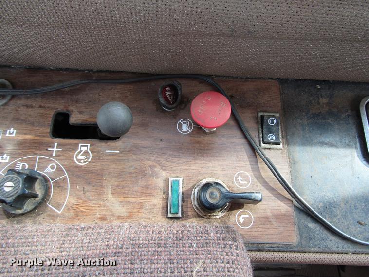 image for item DF7926 1983 Massey-Ferguson 860 combine