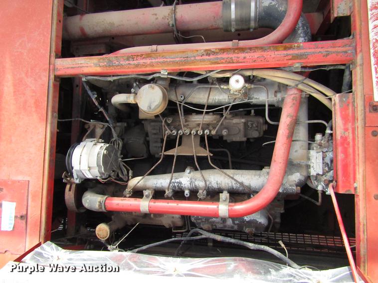 image for item DF7926 1983 Massey-Ferguson 860 combine