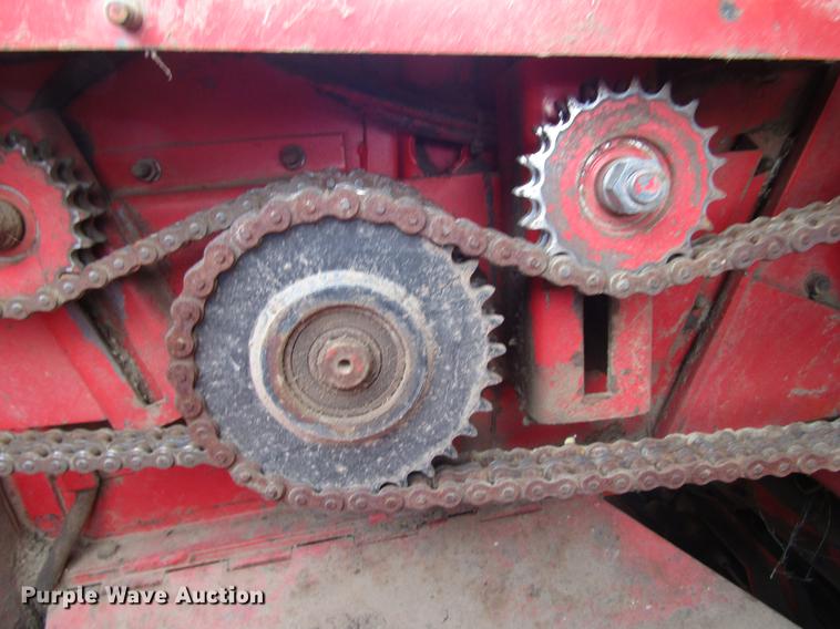 image for item DF7926 1983 Massey-Ferguson 860 combine