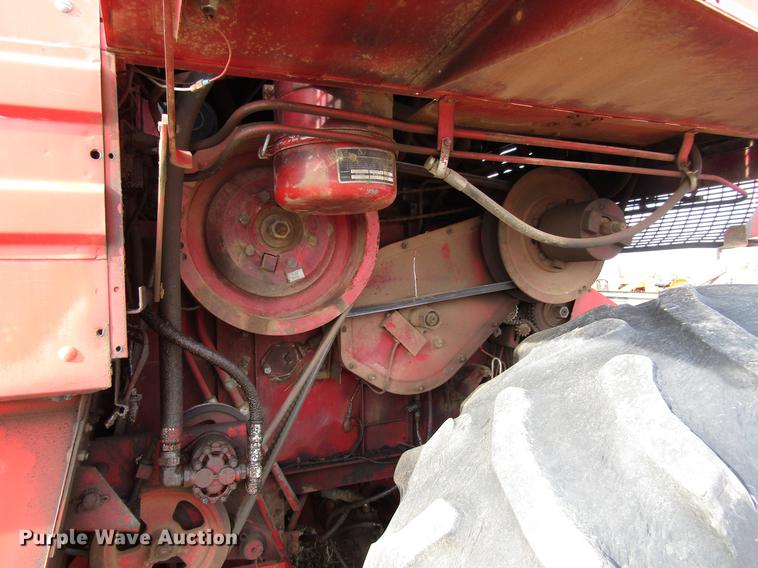 image for item DF7926 1983 Massey-Ferguson 860 combine