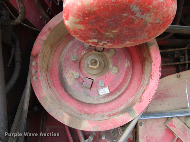 image for item DF7926 1983 Massey-Ferguson 860 combine
