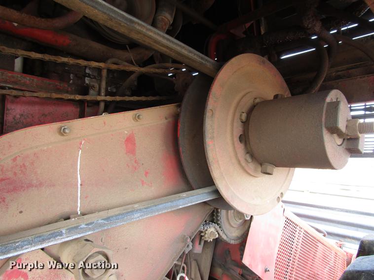 image for item DF7926 1983 Massey-Ferguson 860 combine