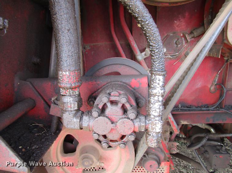 image for item DF7926 1983 Massey-Ferguson 860 combine