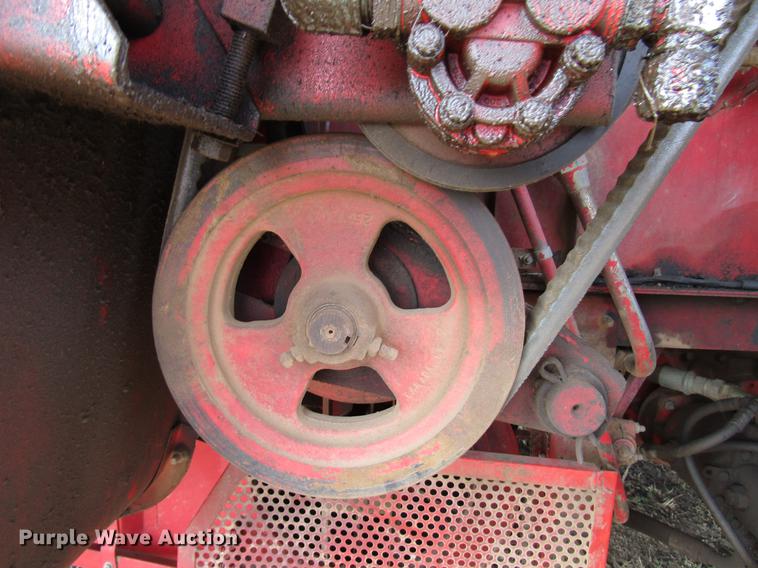 image for item DF7926 1983 Massey-Ferguson 860 combine