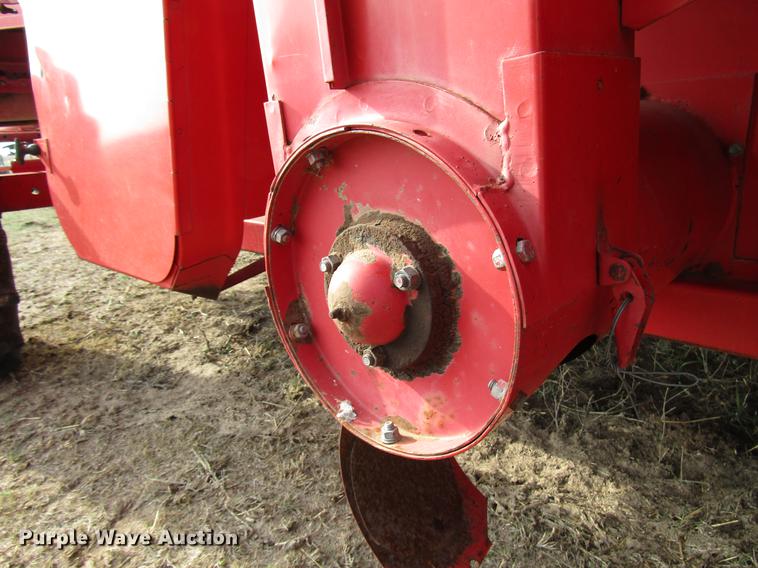 image for item DF7926 1983 Massey-Ferguson 860 combine