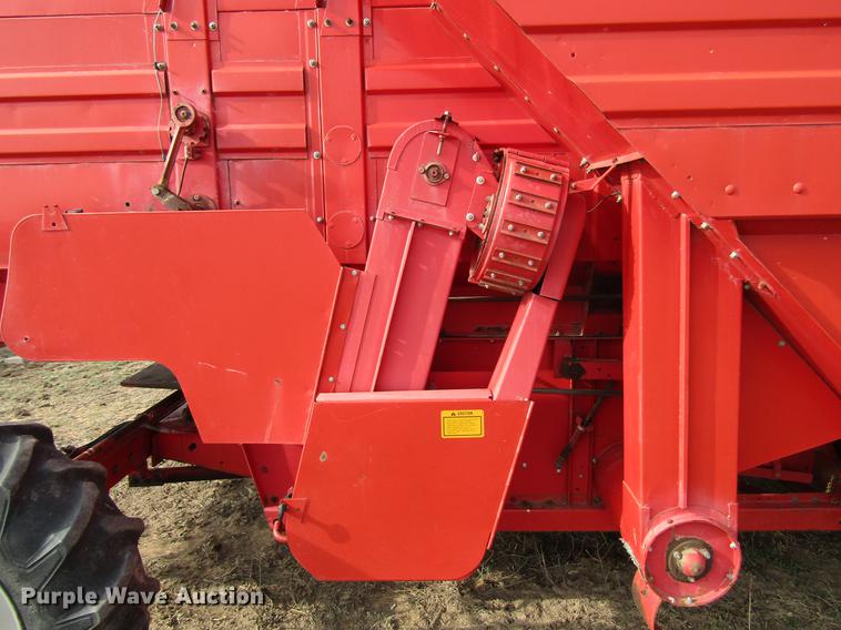 image for item DF7926 1983 Massey-Ferguson 860 combine