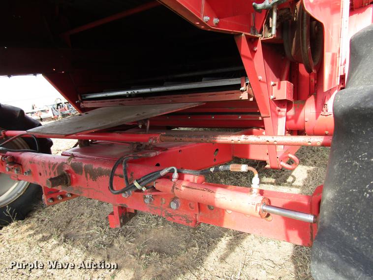 image for item DF7926 1983 Massey-Ferguson 860 combine
