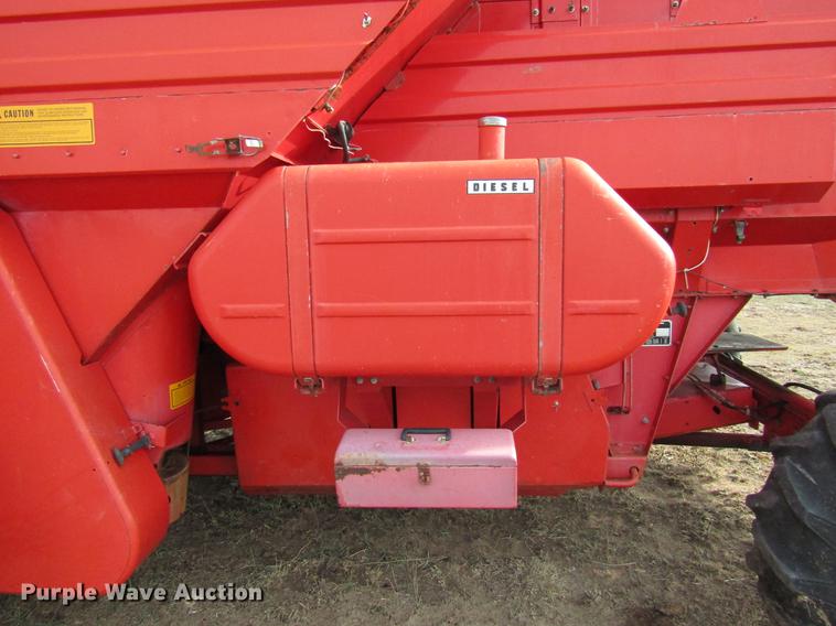 image for item DF7926 1983 Massey-Ferguson 860 combine