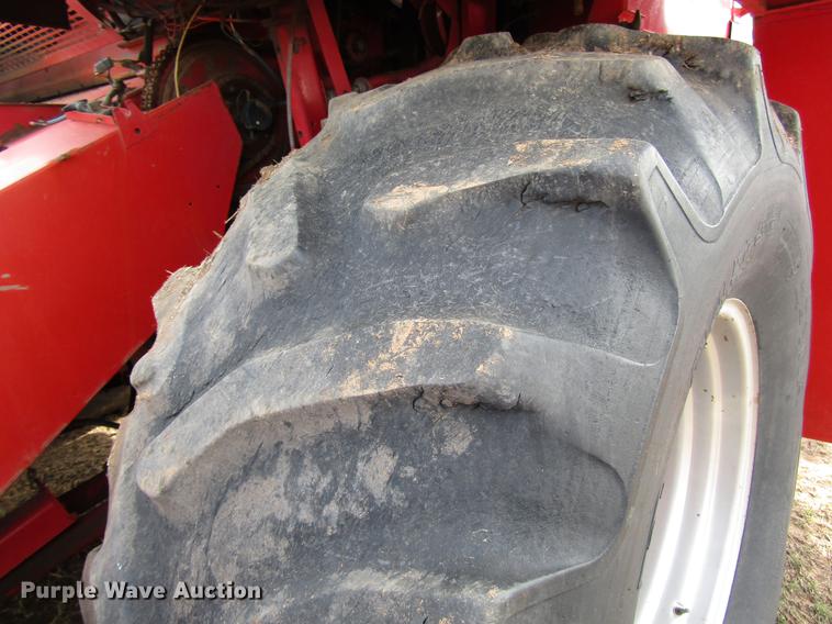 image for item DF7926 1983 Massey-Ferguson 860 combine