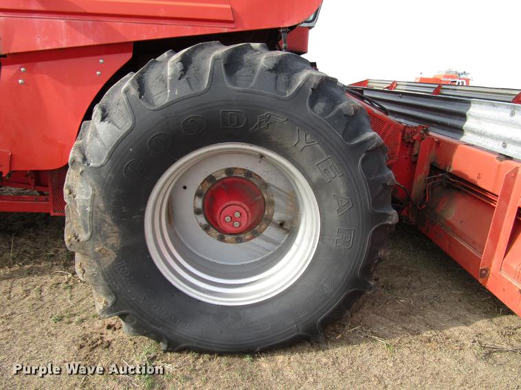 image for item DF7926 1983 Massey-Ferguson 860 combine