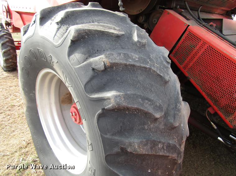 image for item DF7926 1983 Massey-Ferguson 860 combine